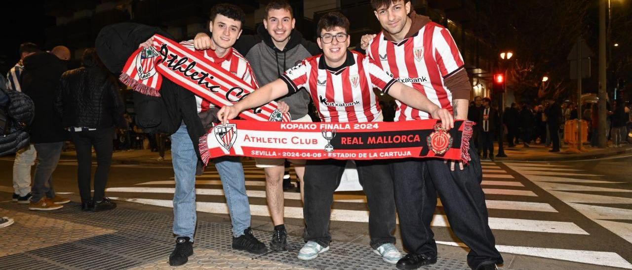 En imágenes: gran ambiente entre las aficiones de Athletic y Real Sociedad