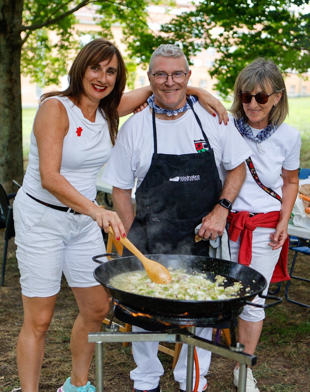 Fotos de la paellada de Mendillorri y de los calderetes de Berriozar este domingo