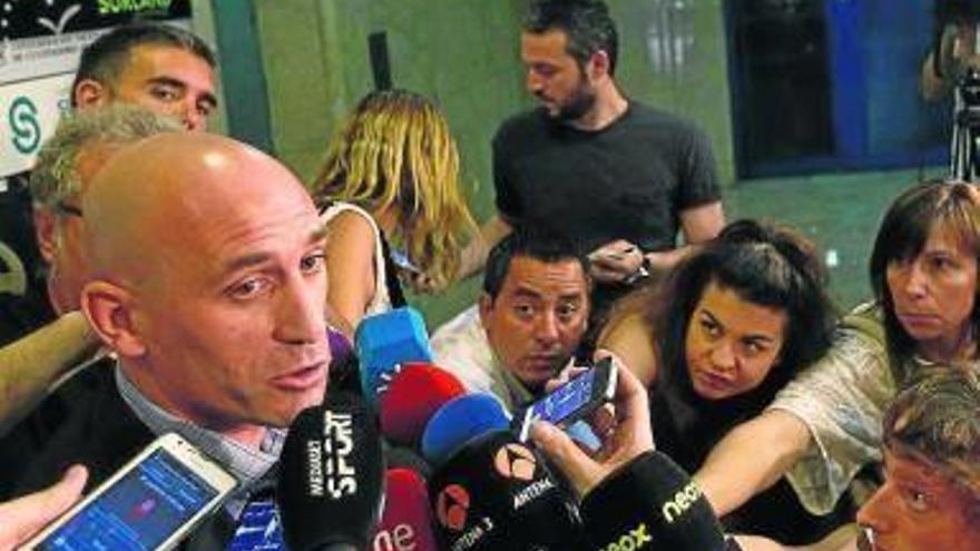 Rubiales: &quot;A alguien no le interesa que Luis Rubiales sea el presidente del fútbol español&quot;