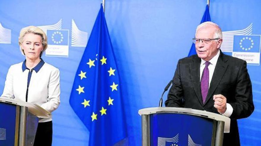 La UE aprueba el embargo al carbón ruso y el veto a exportar armas