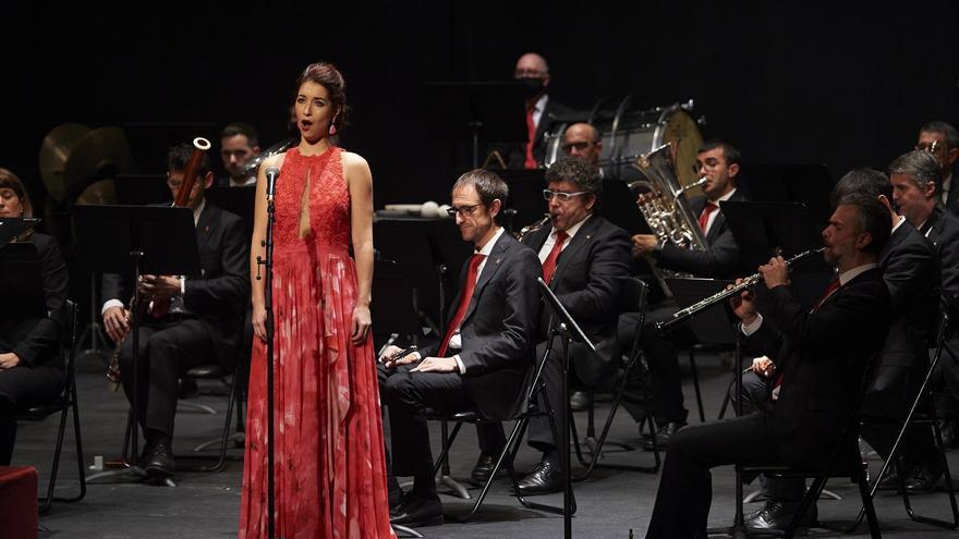Andrea Jiménez iluminará la noche con música, Luna y moda