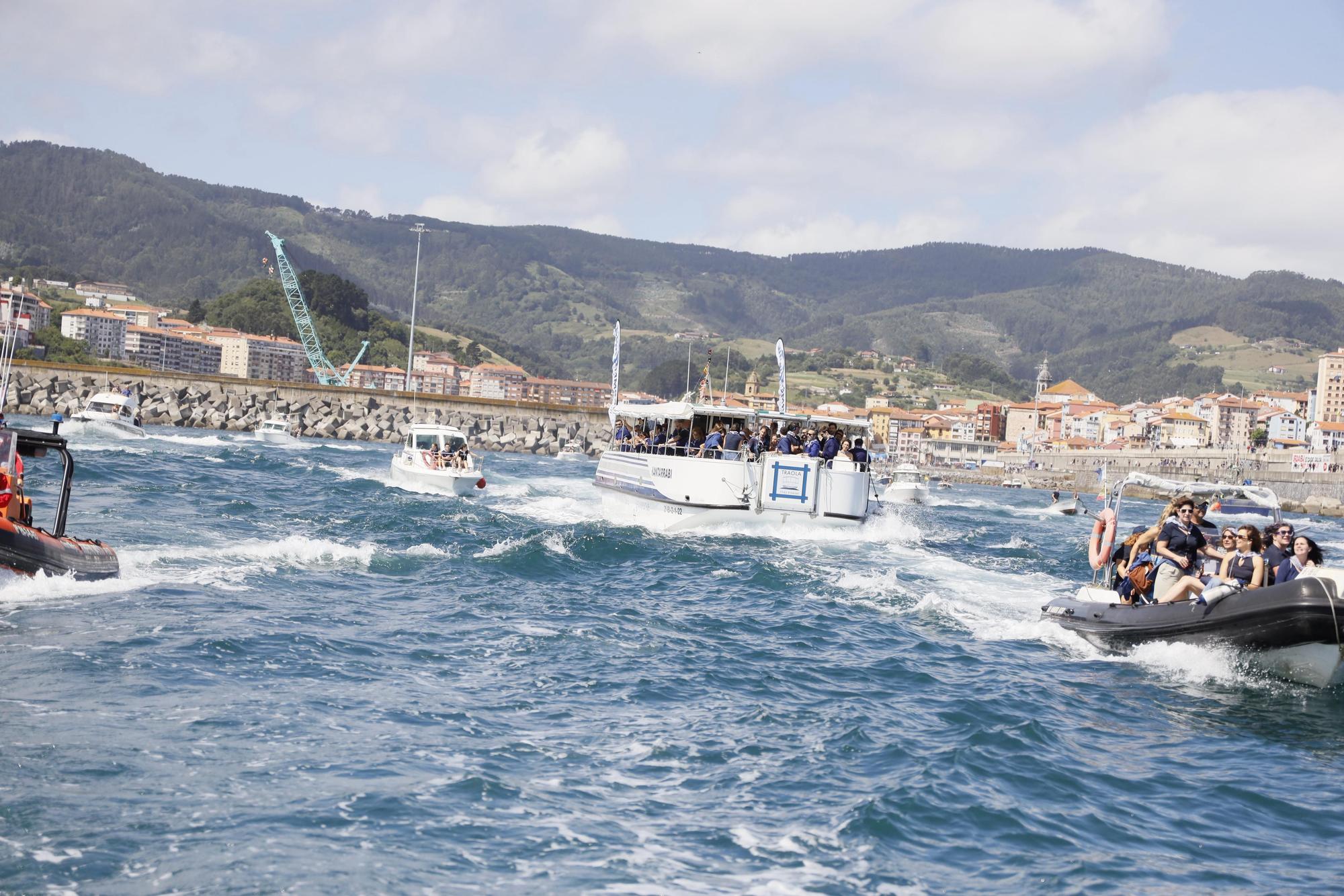 Bermeo cumple con la tradición en Madalenas: lanzamiento de la teja con un recuerdo especial para Palestina