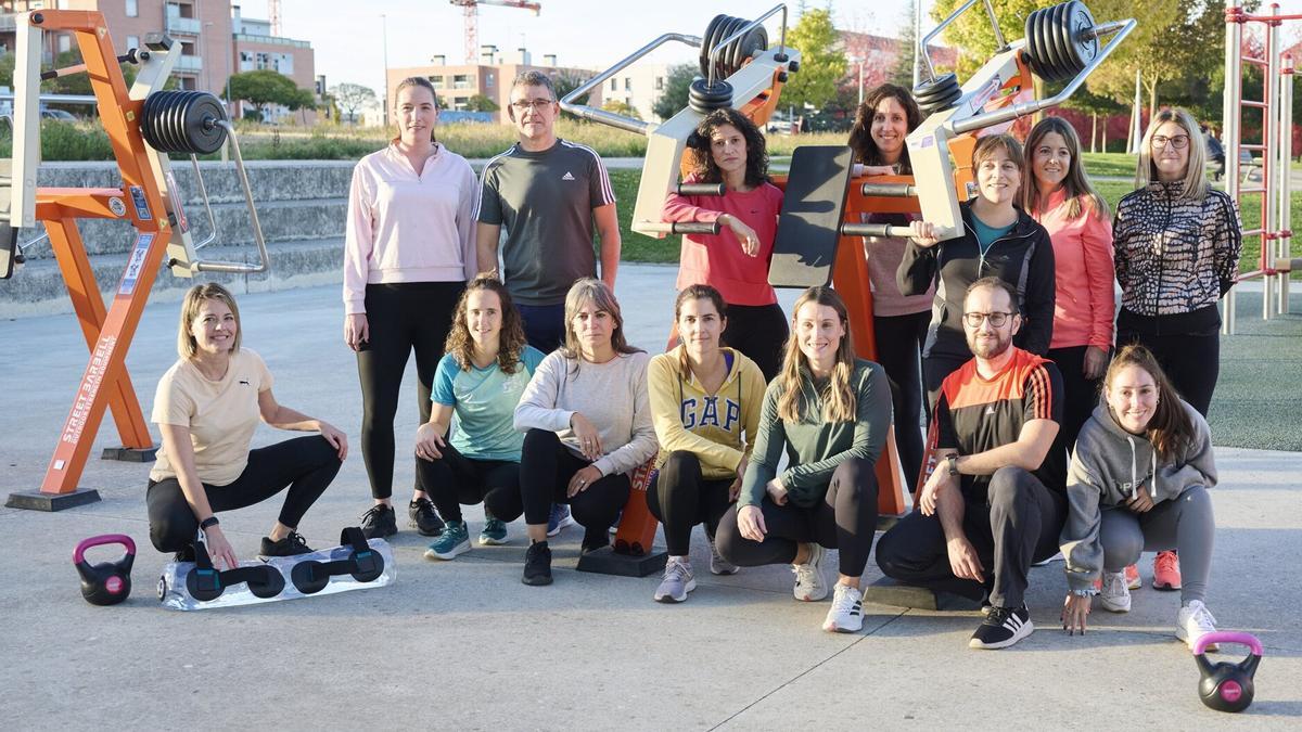 Médicos, enfermeras y fisioterapeutas expertos en la atención a pacientes con ictus se reúnen en el parque de ejercicio al aire libre de Zizur Mayor. Médicos, enfermeras y fisioterapeutas expertos en la atención a pacientes con ictus se reúnen en el parque de ejercicio al aire libre de Zizur Mayor.