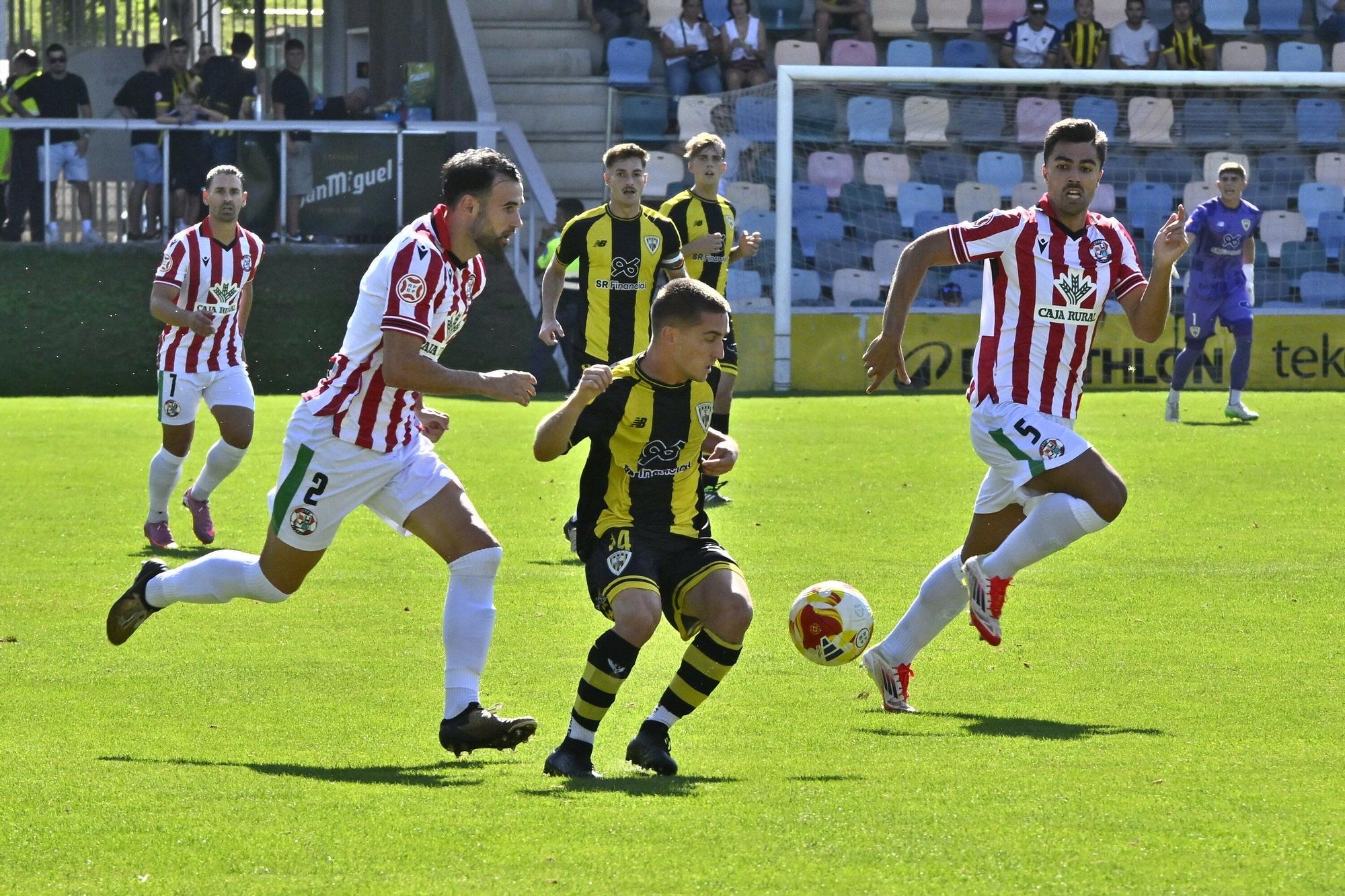 En imágenes: Ekaitz rescata a tiempo el primer punto del Barakaldo