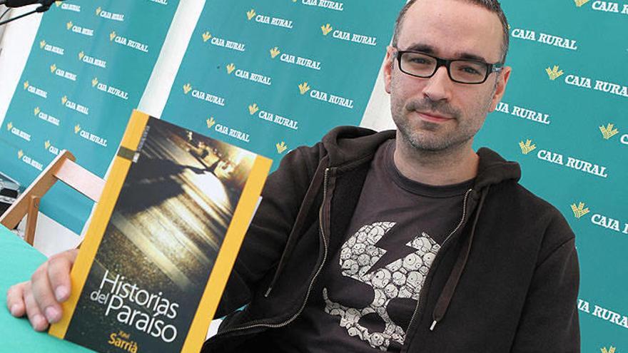 Xavi Sarrià, con su debut literario, &#039;Historias del paraíso&#039;.