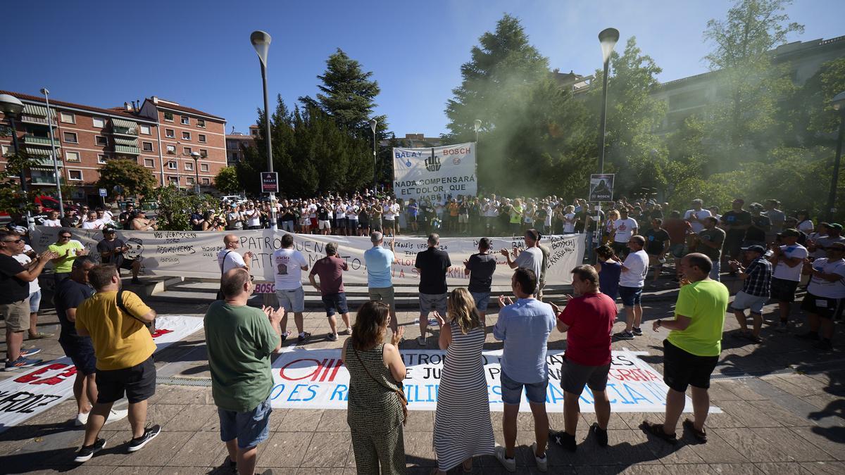 Concentración de BSH ante la última reunión del periodo de consultas del ERE el 16 de julio.