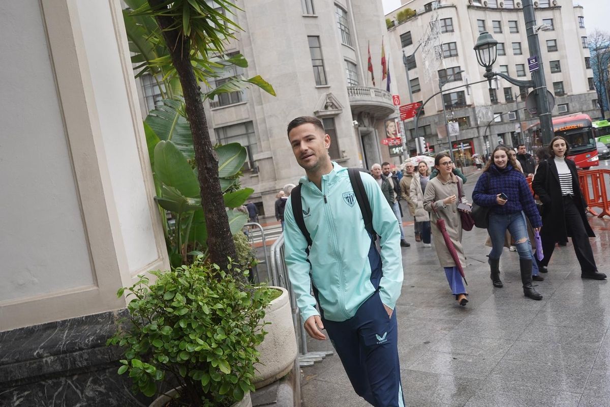 Los jugadores del Athletic llegan al hotel de concentración