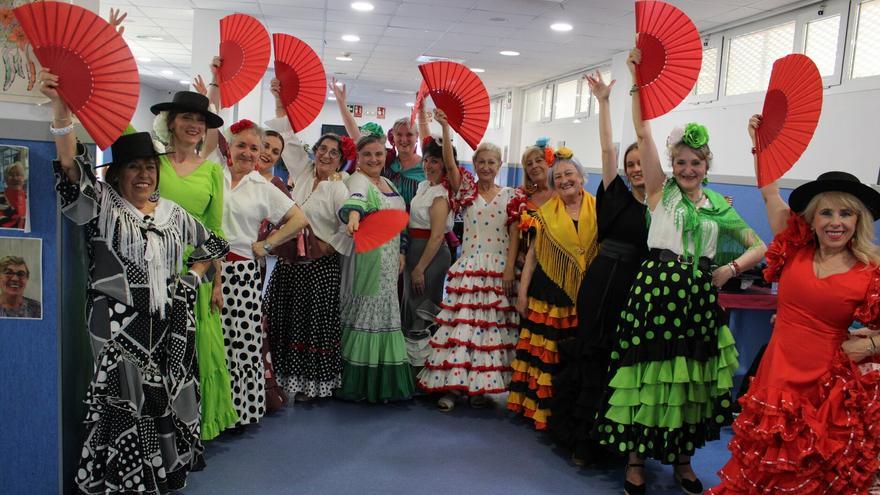 Sevillanas para animar a los más mayores en Castejón