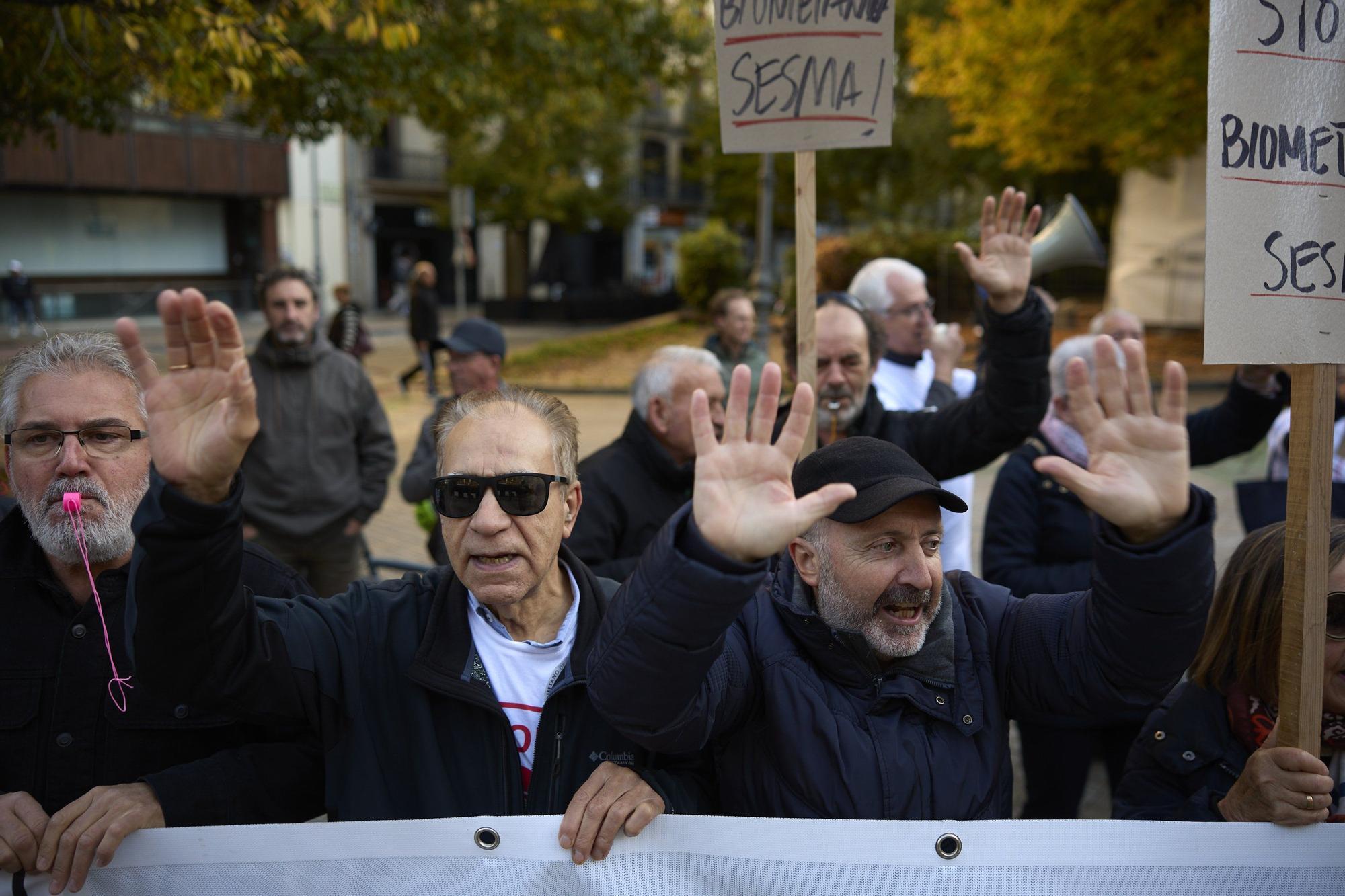 Sustrai Erakuntza, ante el Parlamento de Navarra "por una planificación democrática de la biometanización"