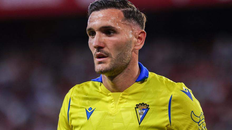 Estafan 340.000 euros al futbolista Lucas Pérez con billetes falsos en la venta de joyas, relojes y un coche de lujo