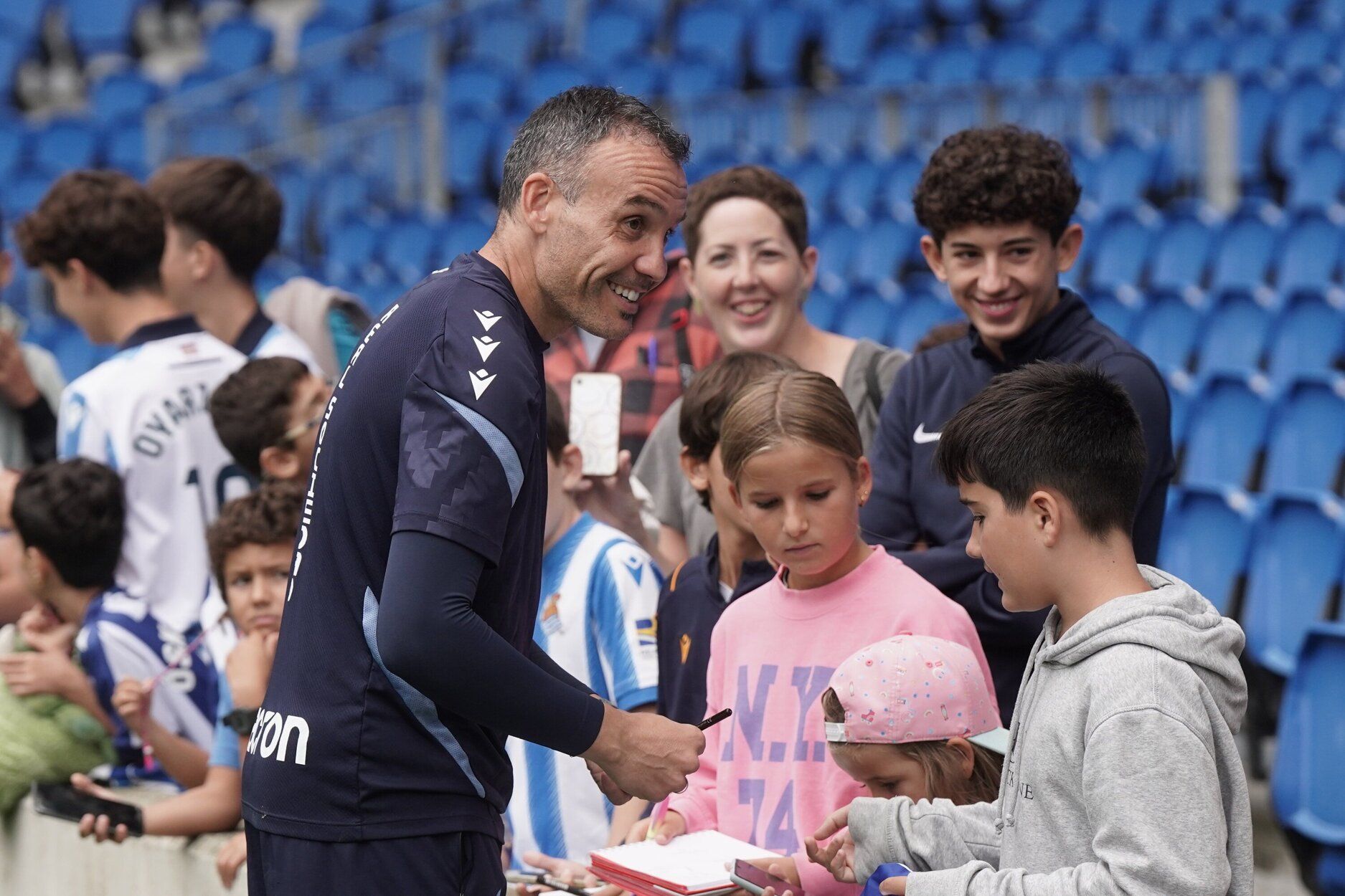 El entrenamiento de la Real a puerta abierta en Anoeta, en imágenes