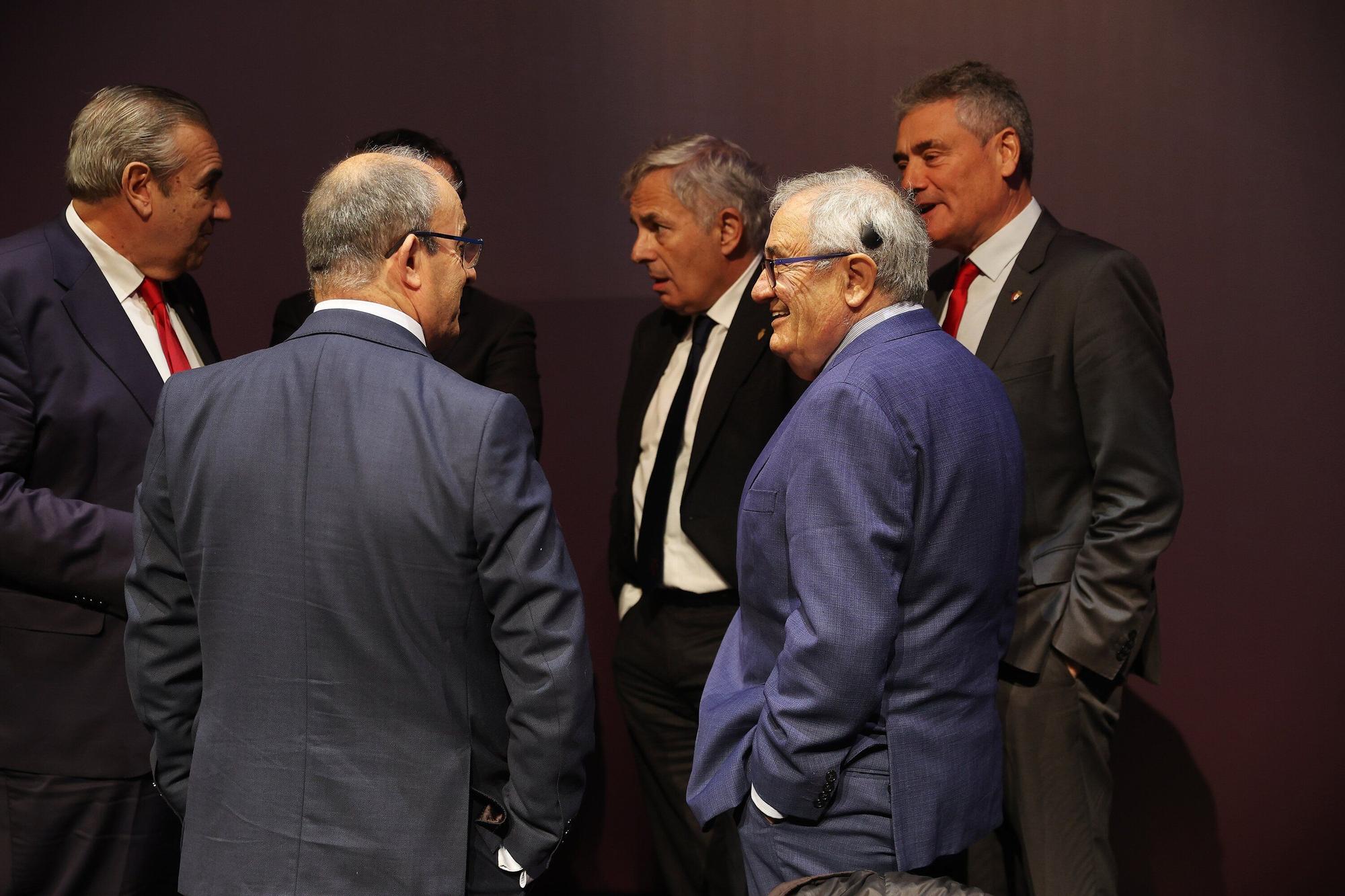 Fotos de la Asamblea de socios de Osasuna en Baluarte