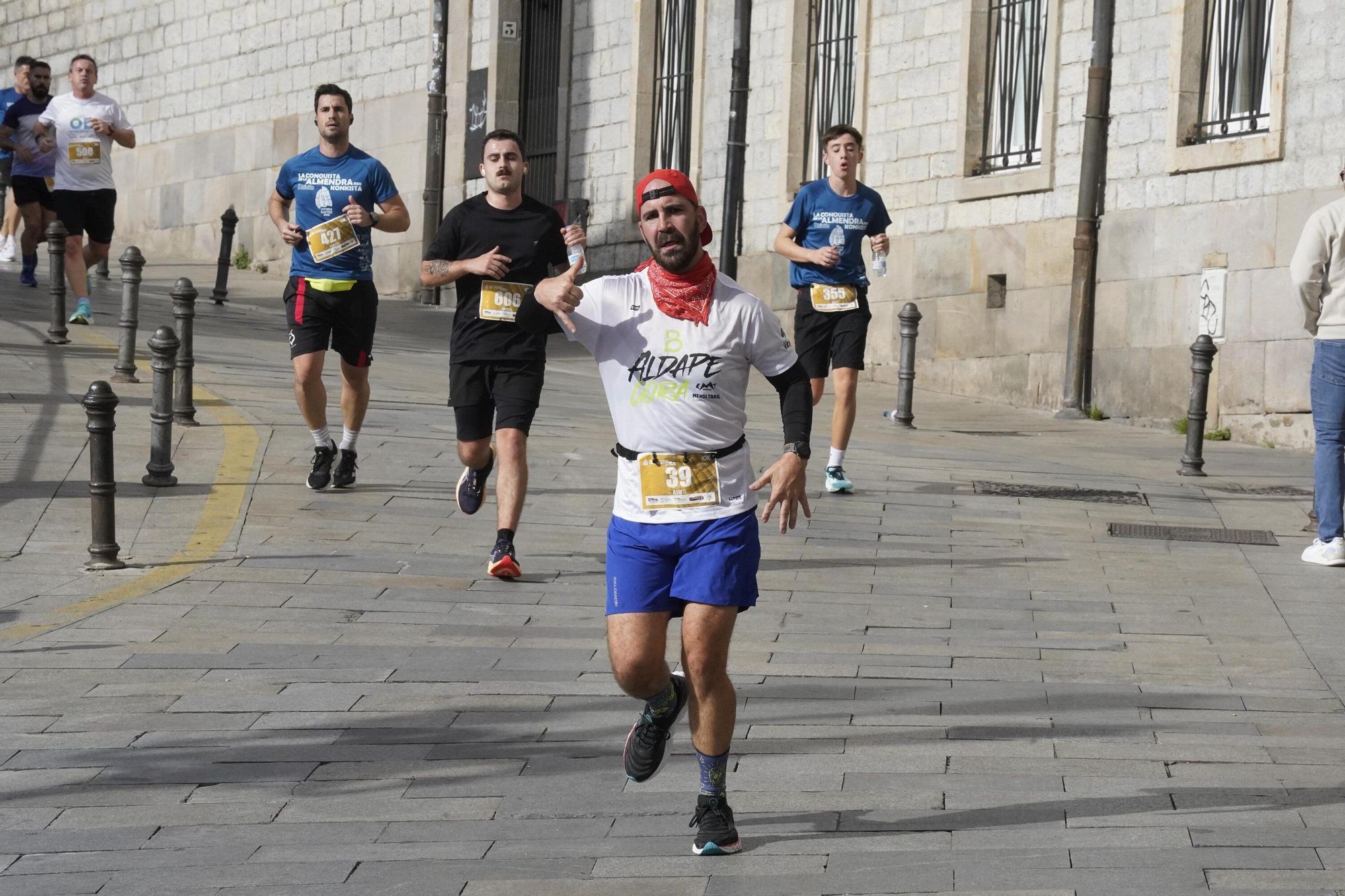 En imágenes: Miles de personas conquistan la Almendra de Gasteiz