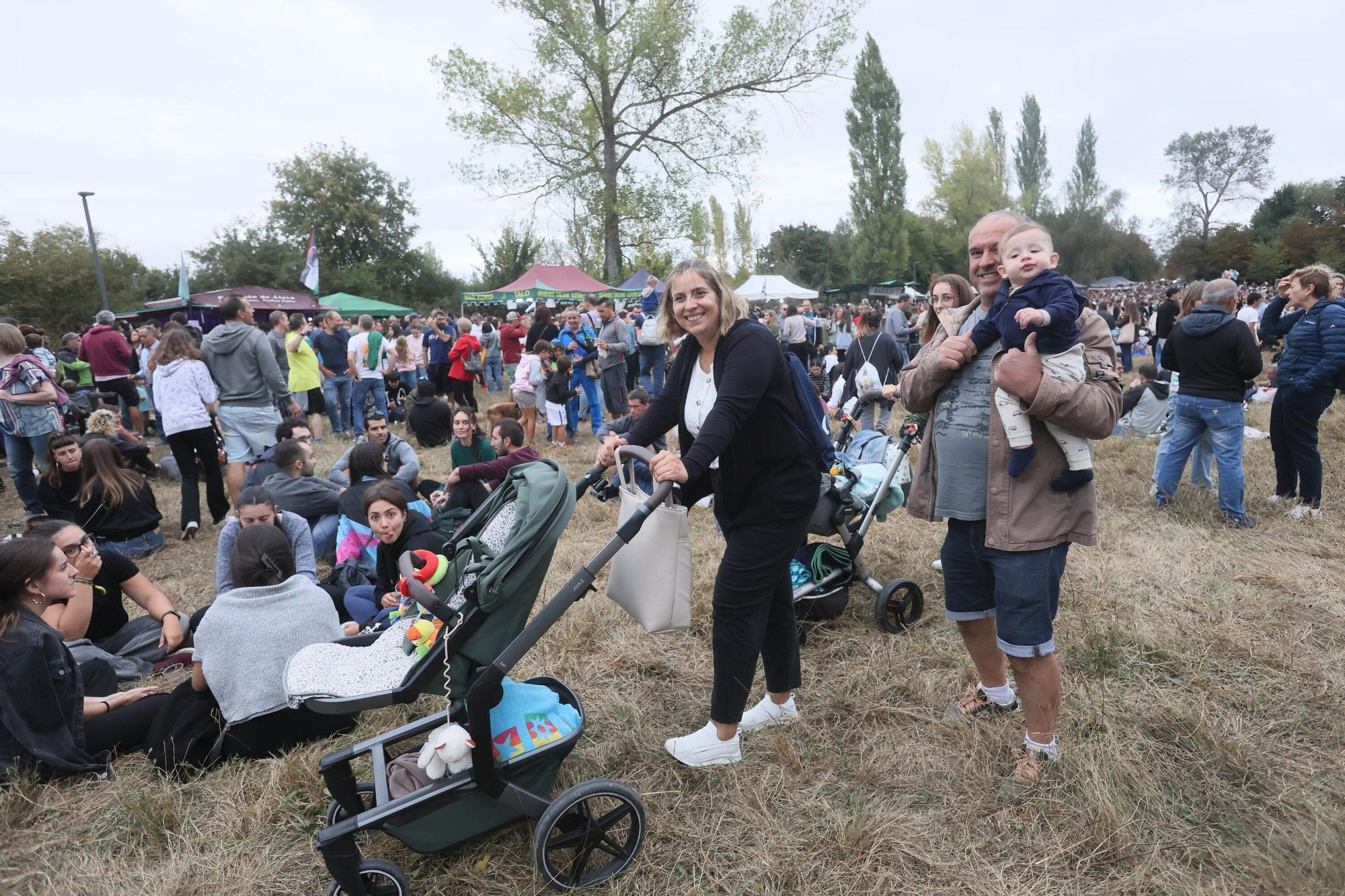 En imágenes: Las campas de Olarizu se llenan de fiesta