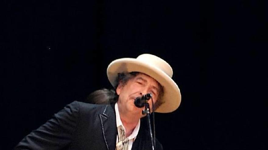 Bob Dylan logra permiso para actuar por primera vez en China