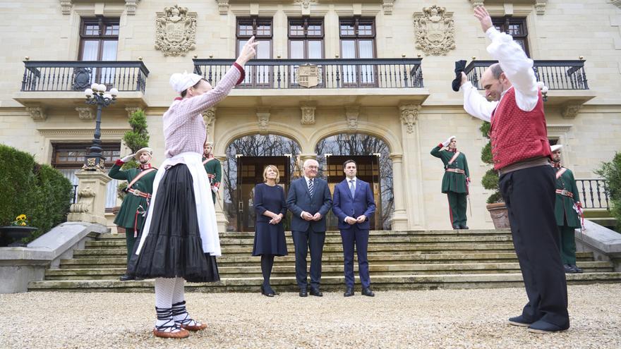 Pradales recibe en Ajuria Enea a Steinmeier antes de acudir a Gernika para pedir perdón a las víctimas