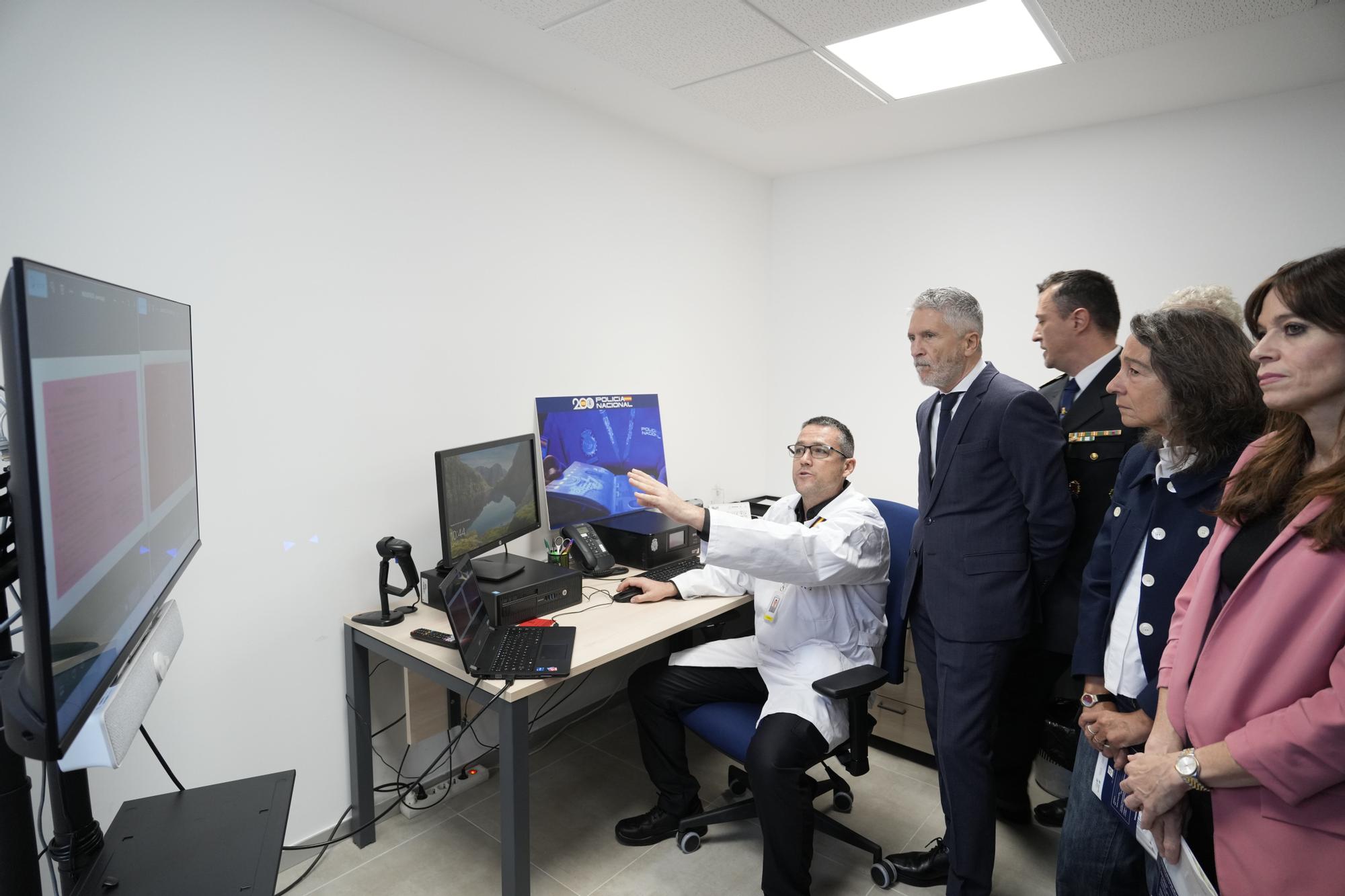 En imágenes: Grande-Marlaska inaugura en Vitoria la Comisaría Provincial de Álava