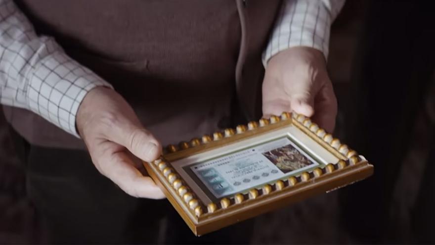 El anuncio de la Lotería de Navidad 2025: el misterio del décimo enmarcado