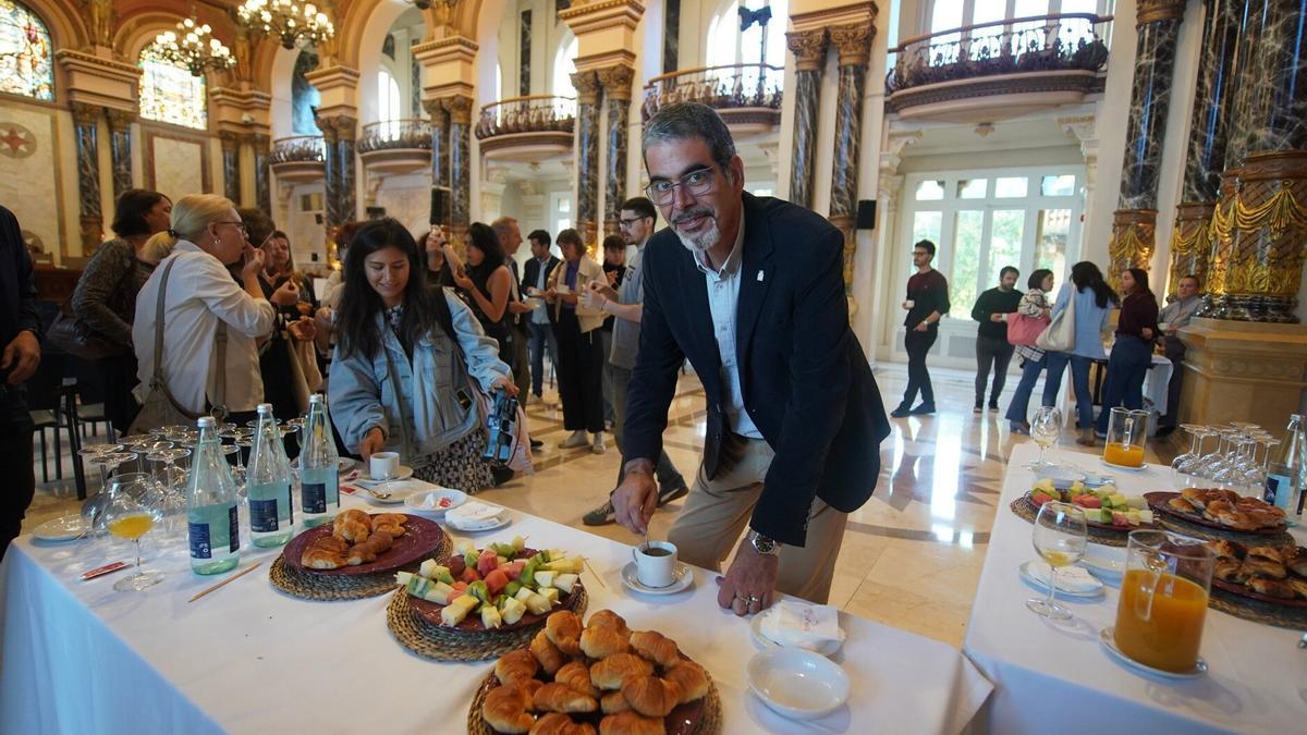 Eneko Goia en el salón de plenos del Ayuntamiento en el desayuno de hoy