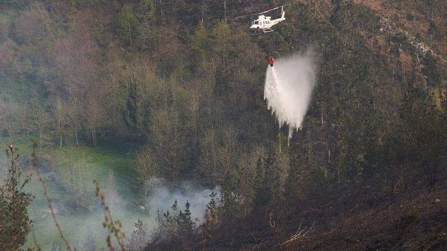Desciende el número de incendios en Cantabria y Asturias, aunque el riesgo sigue siendo alto