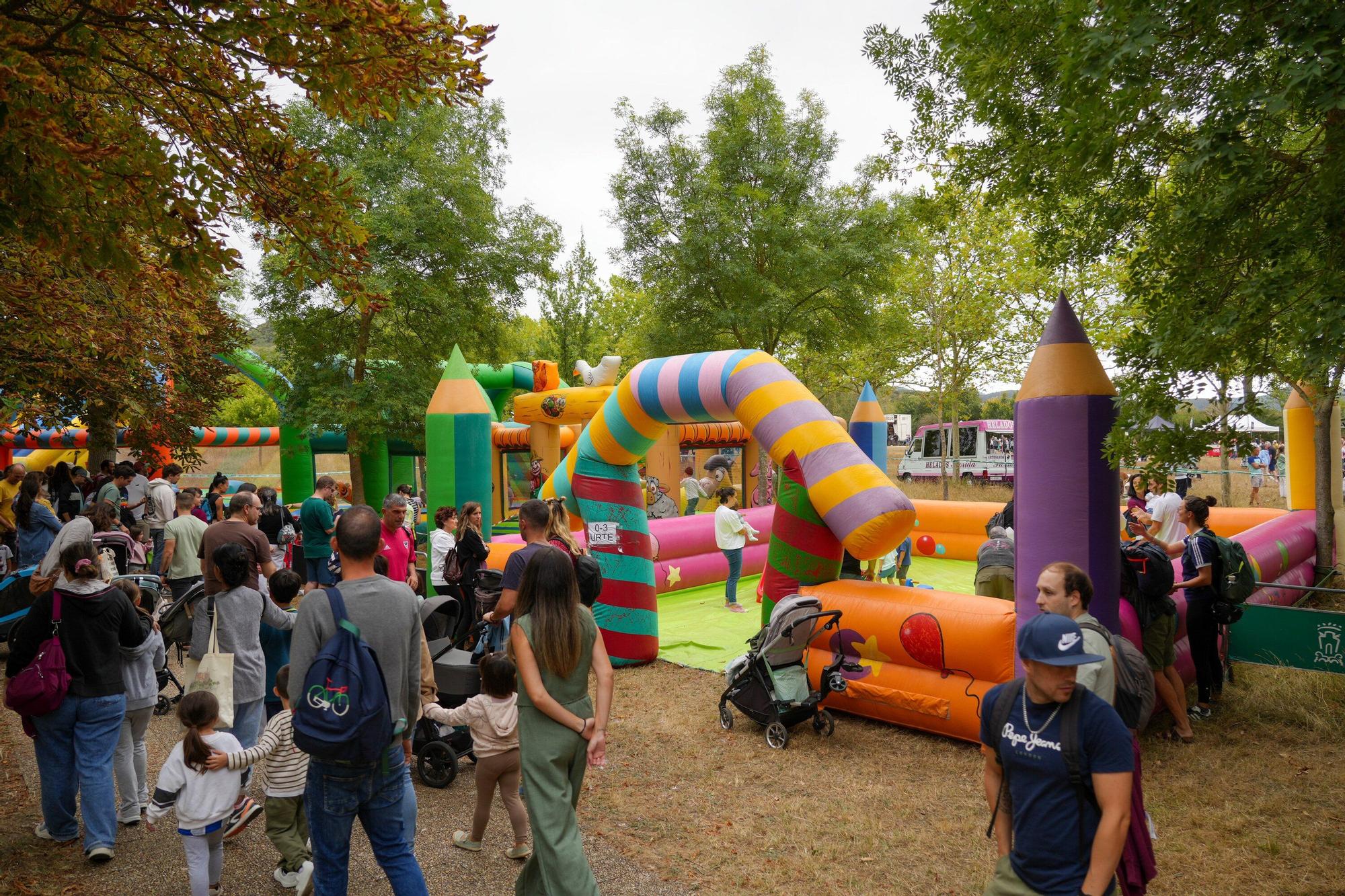 En imágenes: Las campas de Olarizu se llenan de fiesta