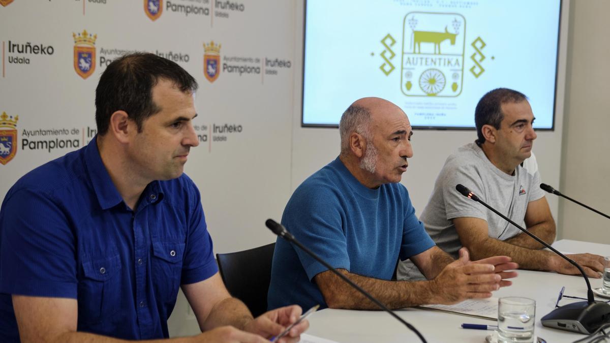 Rubén Goñi, Joxe Abaurrea y Carlos Oroz, durante la rueda de prensa.