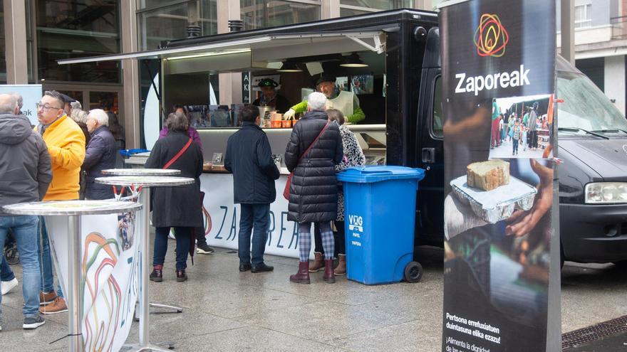 El vino caliente solidario vuelve por Nochebuena al Mercado de Abastos