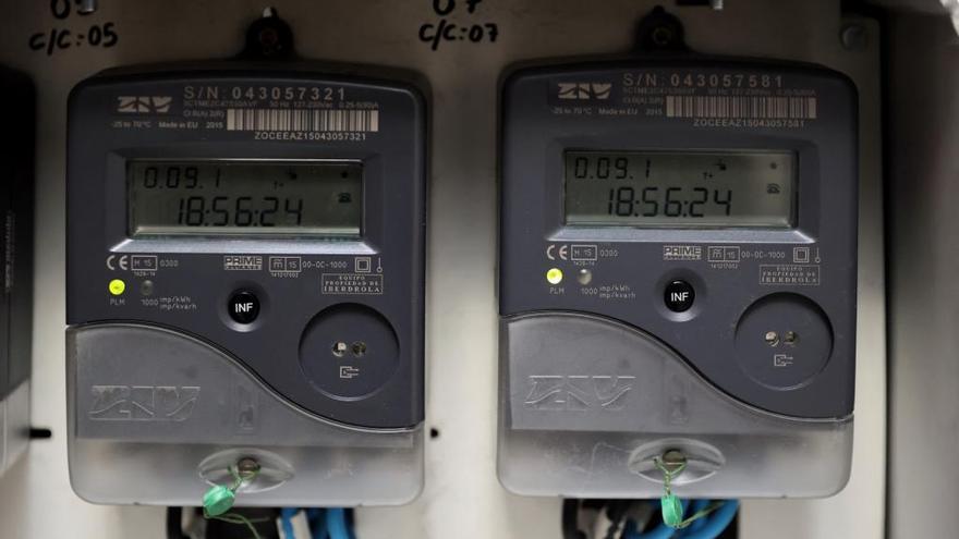 La luz vuelve a bajar este lunes y alcanza  su precio más bajo desde diciembre