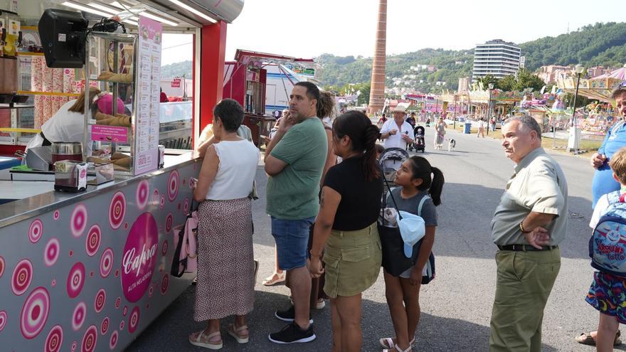 Las barracas arrancan en Bilbao bajo un calor sofocante