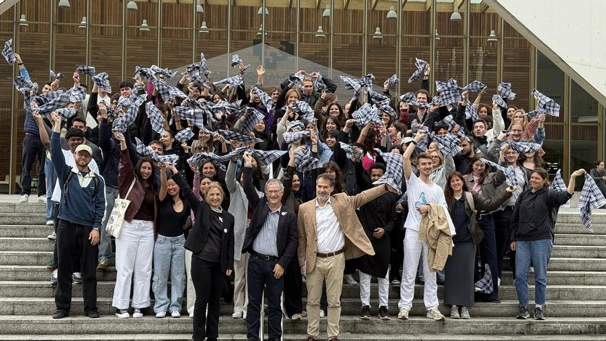 EHUko errektoreak Mugikortasun programetako ikasleak agurtu ditu