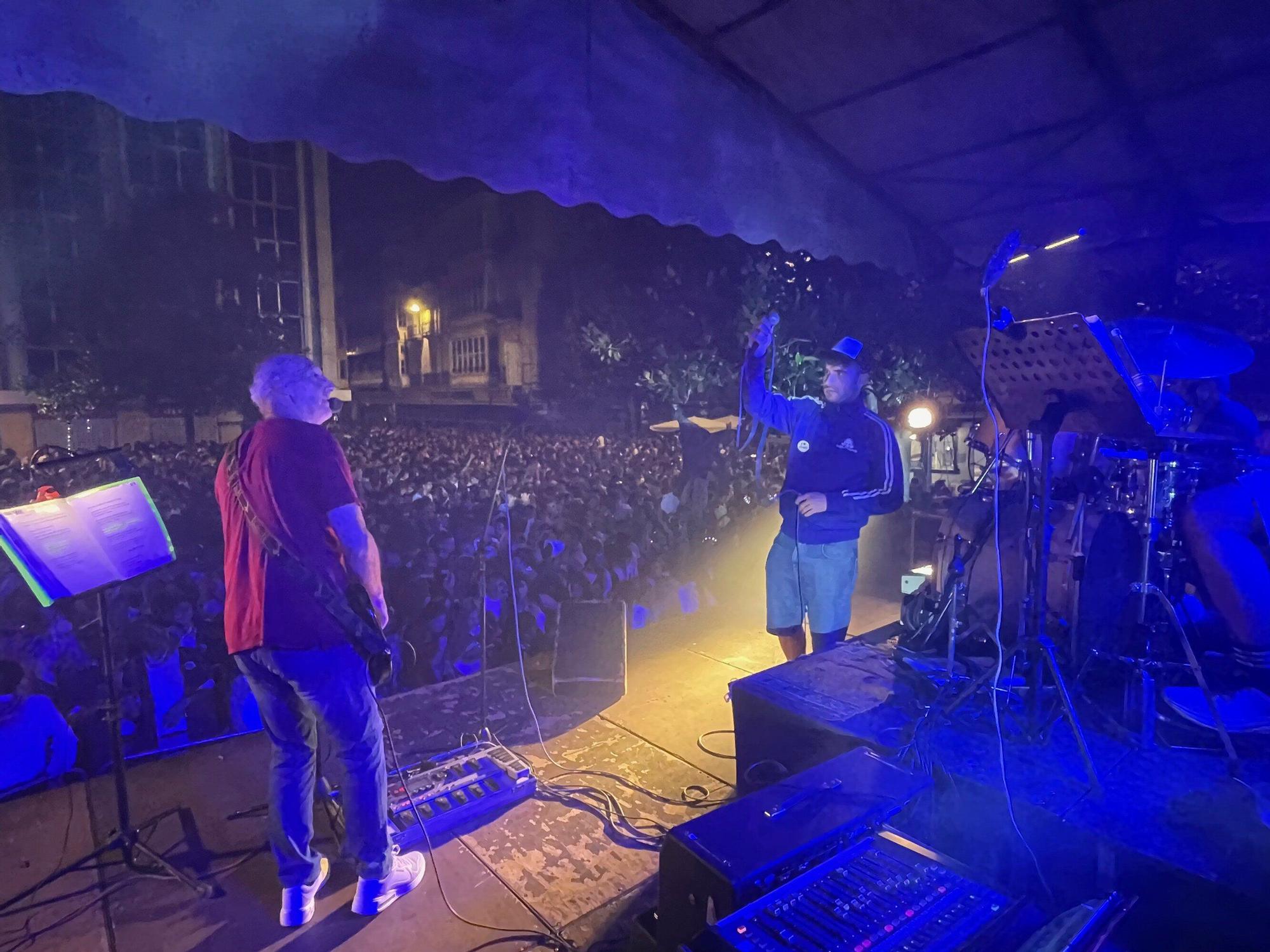 En imágenes: Joselu Anayak y Dupla unen fuerzas en la verbena de la plaza del Arca
