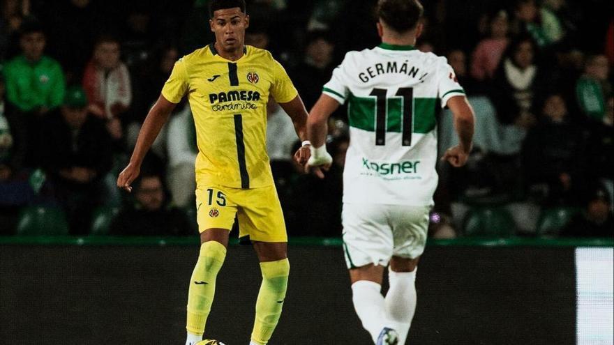 Visita de tres caras conocidas a 'Mendi'