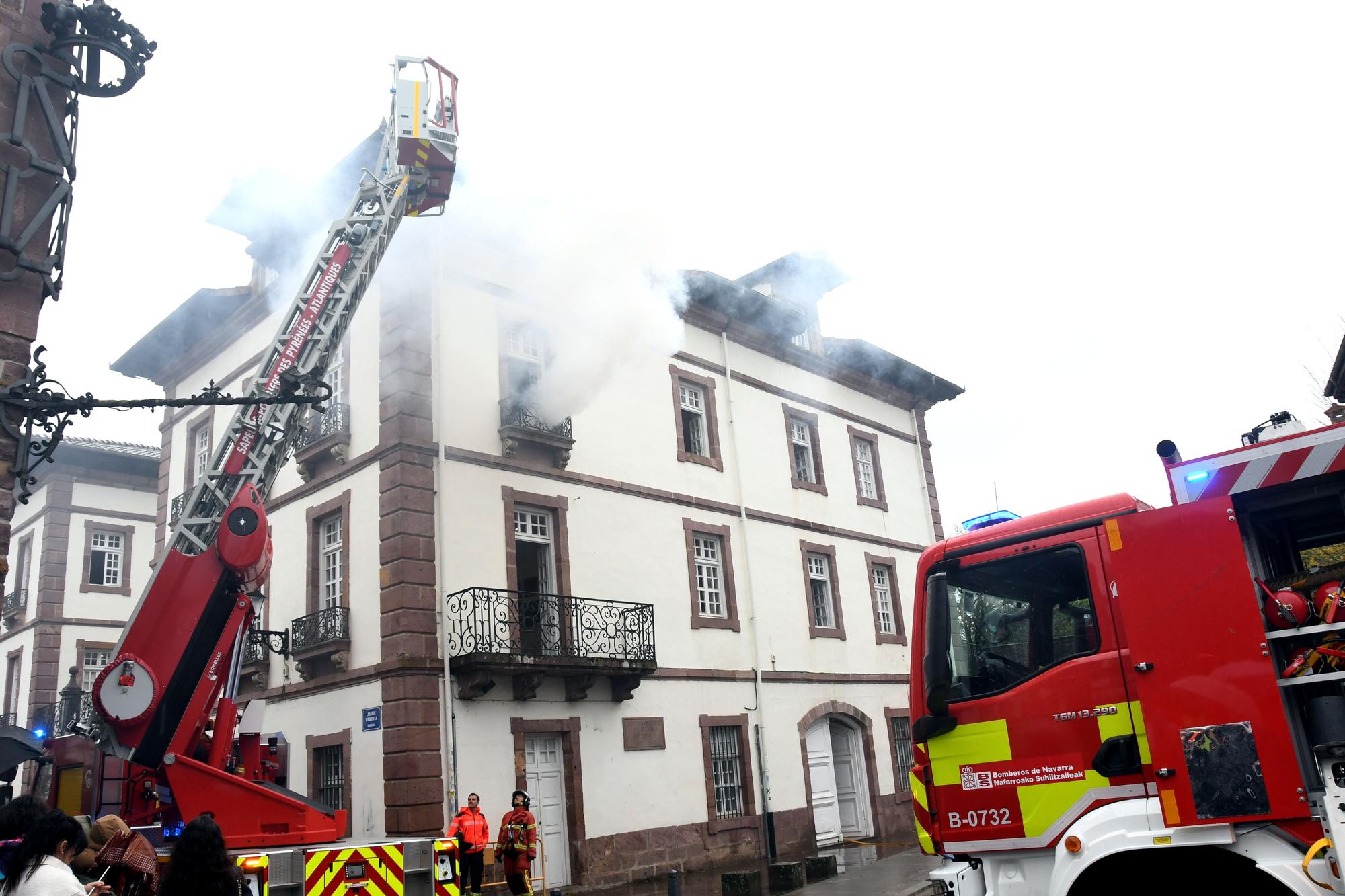 Las sirenas rompen el silencio de Elizondo