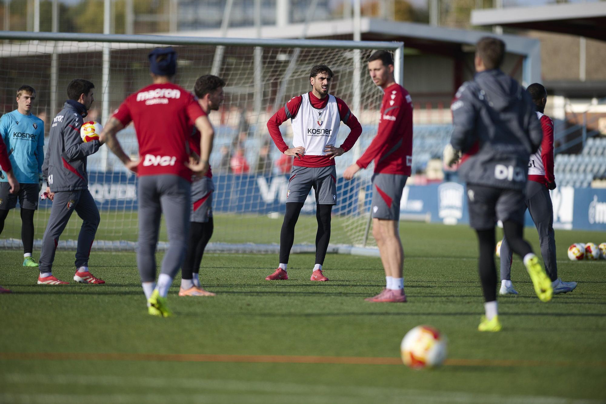 Fotos del entrenamiento de Osasuna (30 de noviembre de 2025)