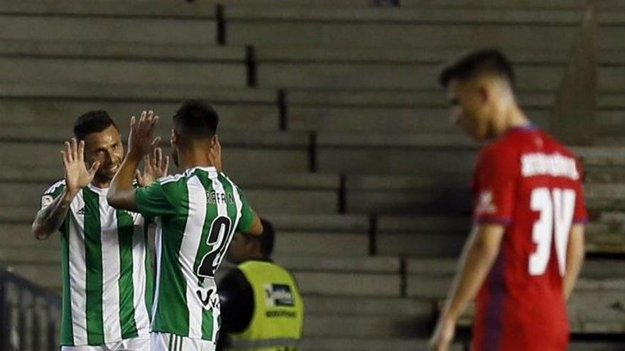 El Betis vuelve a ganar como local ante Osasuna (2-0)
