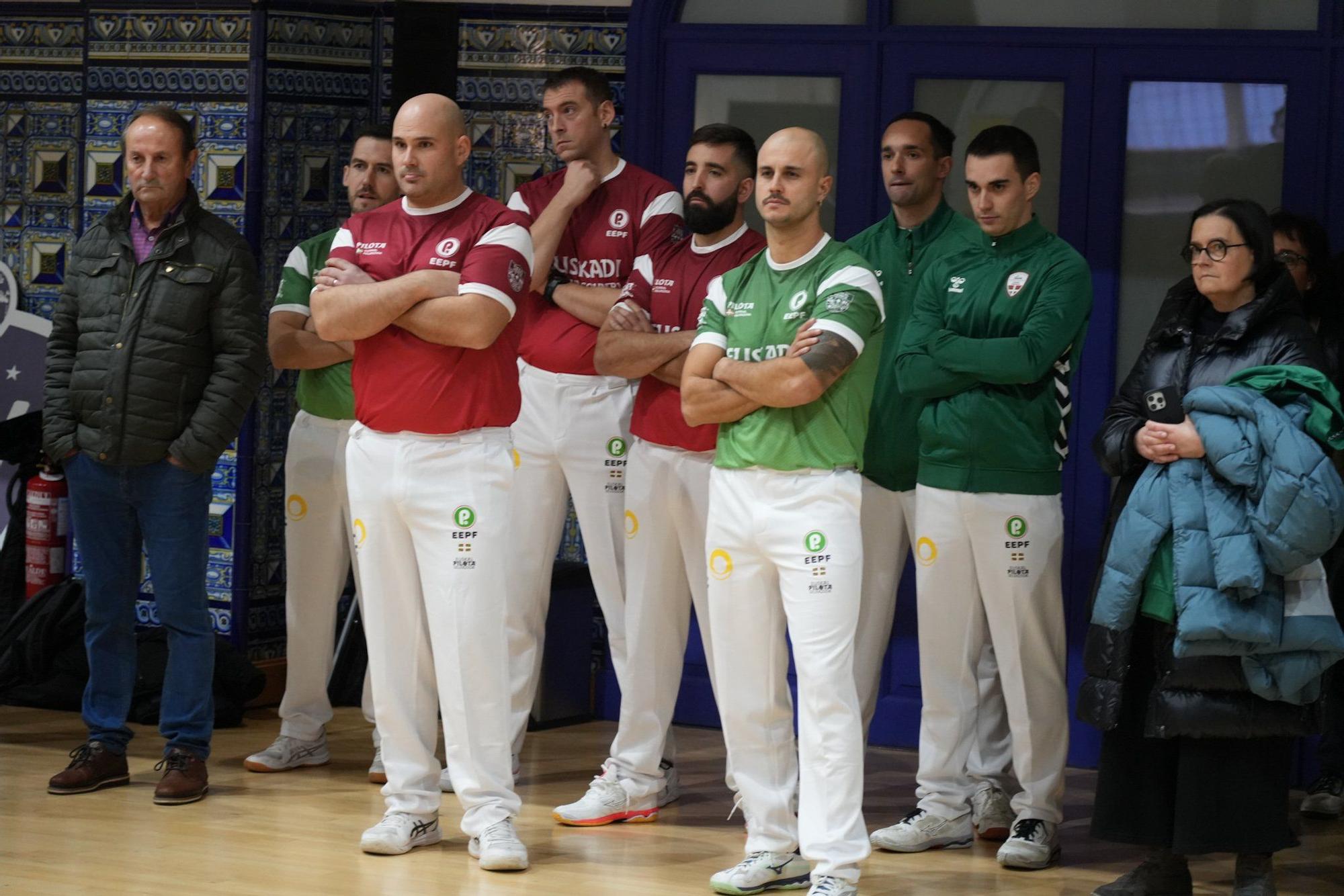 La Federación de Euskadi presenta a los pelotaris de Euskal Selekzioa que competirán en la Liga de Naciones de 36 metros en Bilbao.
