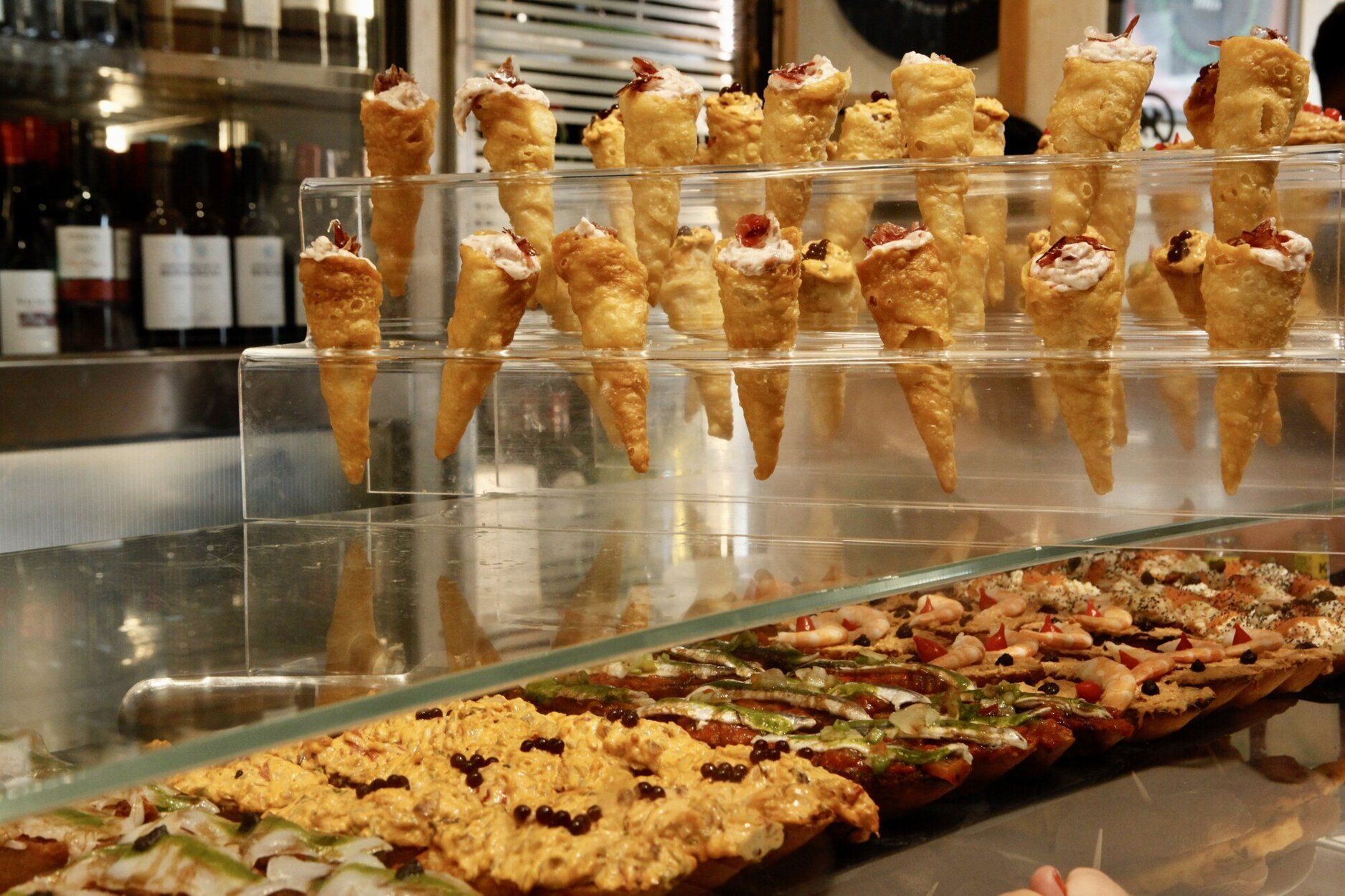 Una barra de pintxos en Gasteiz.