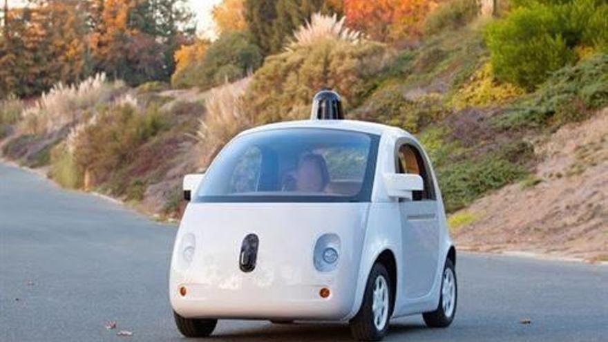 Google defiende que sus coches sin conductor han tenido solo 11 accidentes menores en seis años