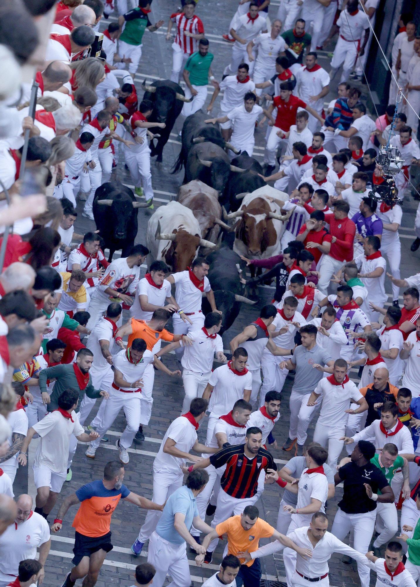 Fotos del octavo encierro de San Fermín con toros de Miura