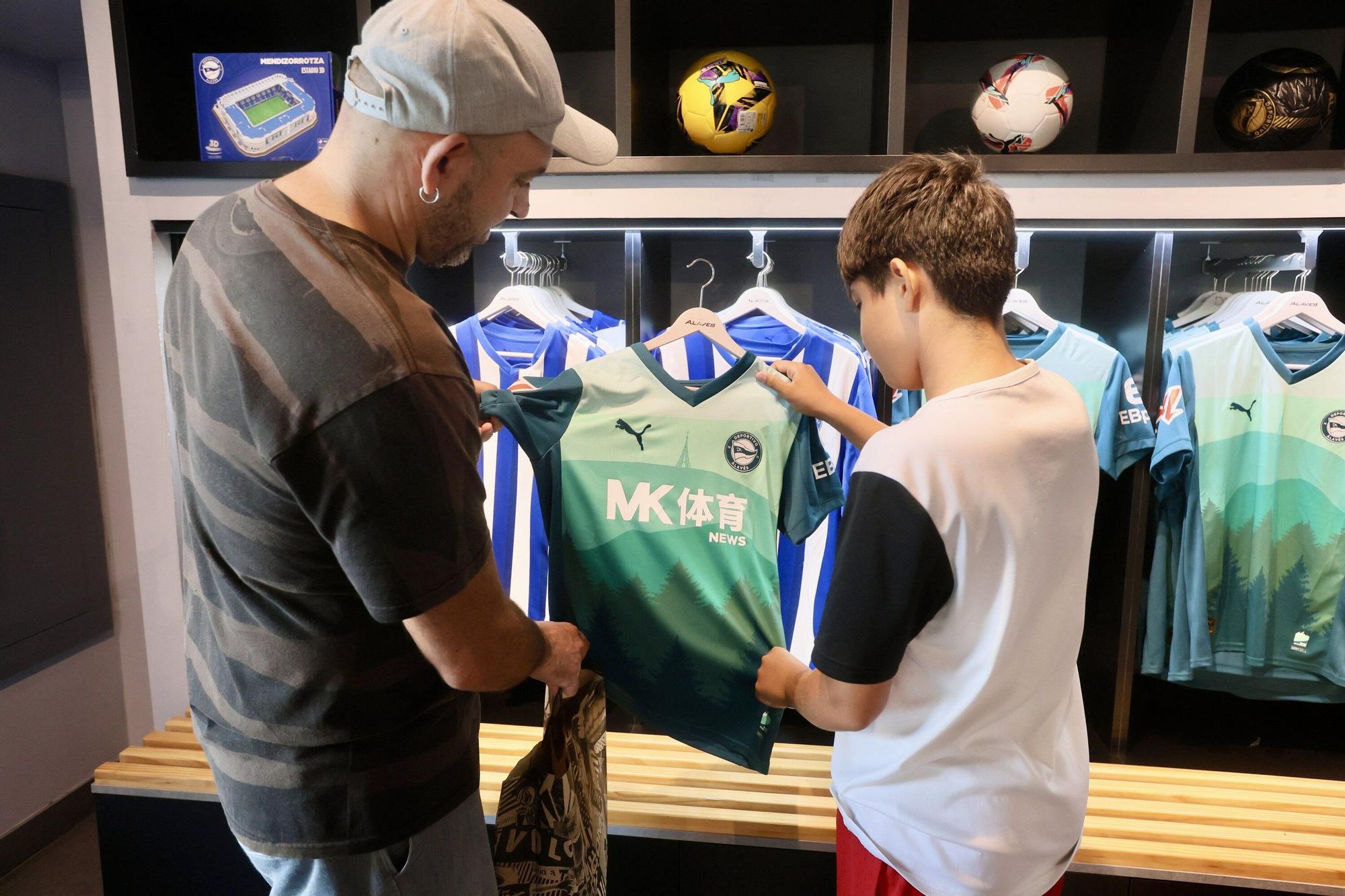 En imágenes: Alavés y Baskonia homenajean al Gorbea en su tercera equipación