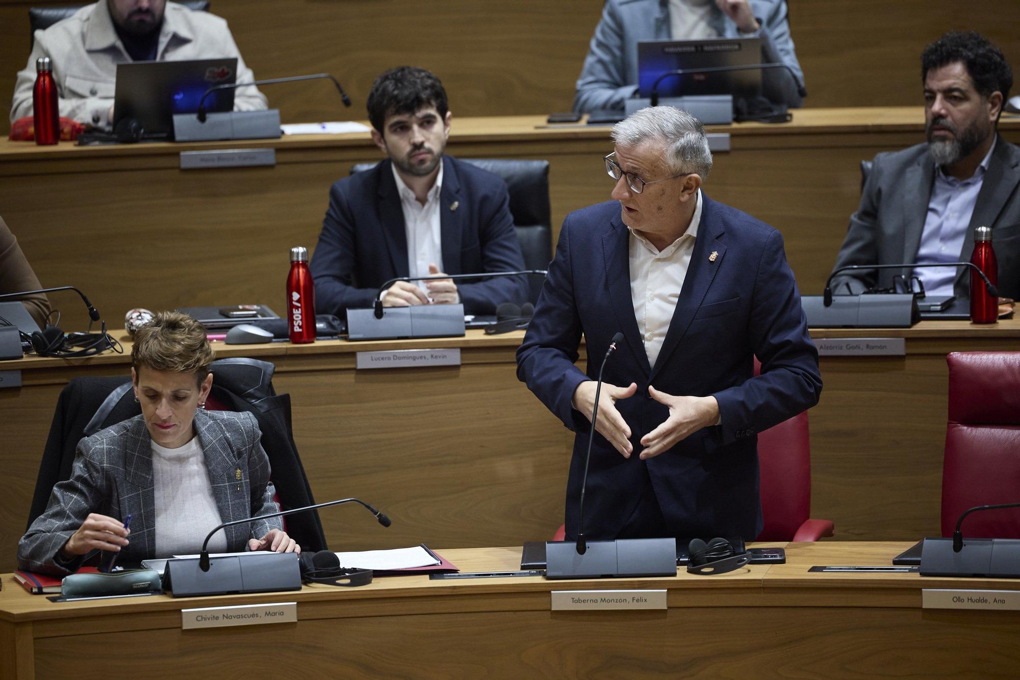 Fotos del pleno del Parlamento de Navarra del 27 de noviembre
