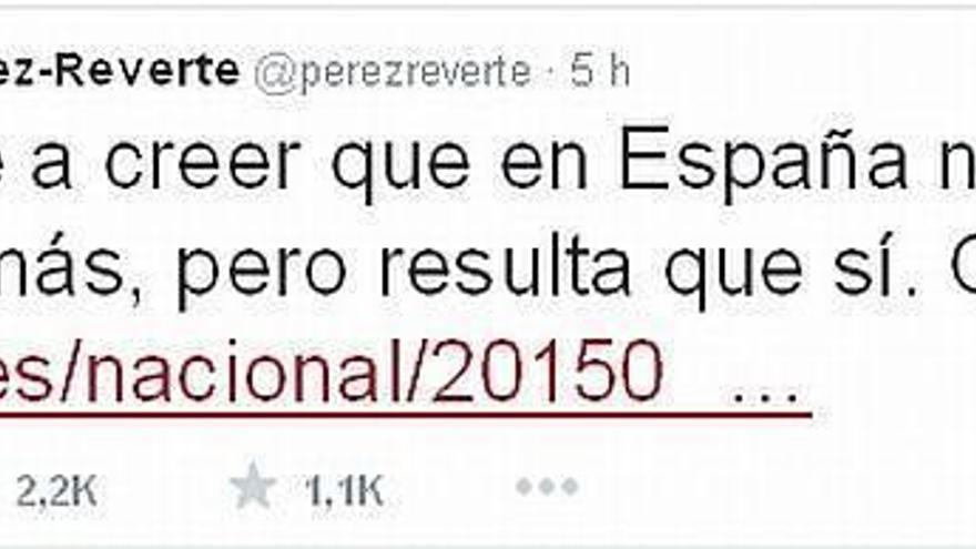 Pérez Reverte carga en Twitter contra concejales asturianos que hablarán solo en femenino