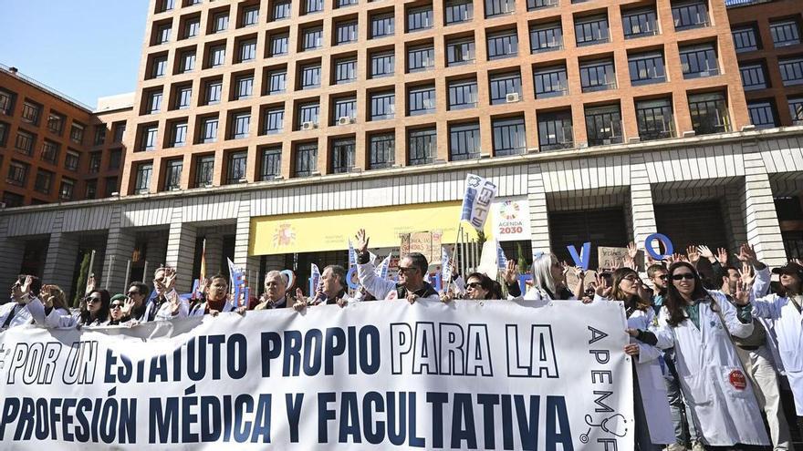 Los médicos vuelven a la huelga este lunes sin horizonte de un acuerdo con Sanidad