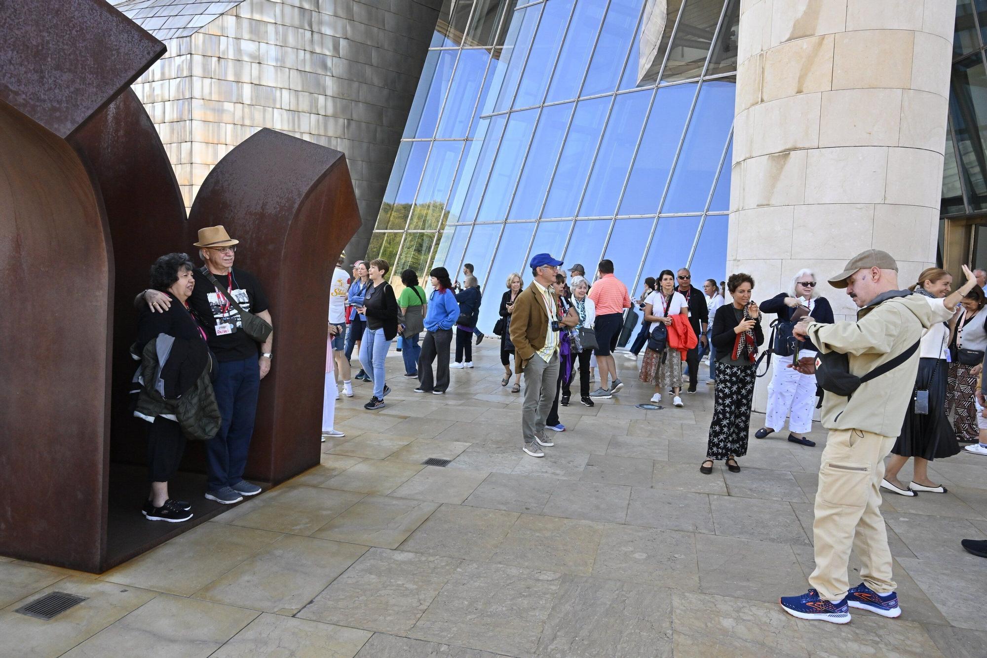 El Museo Guggenheim acoge a miles de visitantes en su 28º cumpleaños