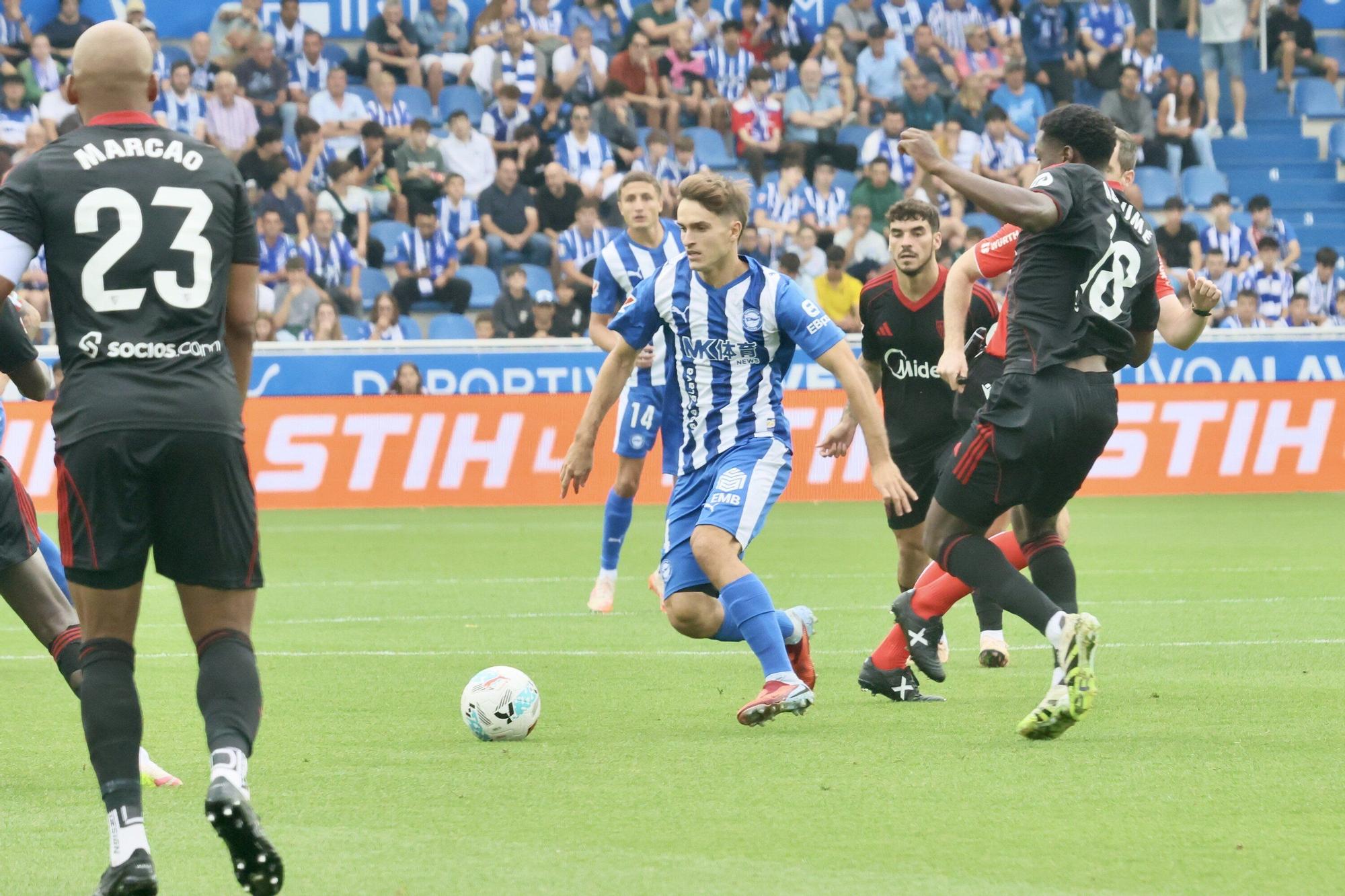 En imágenes: El Alavés cae en Mendizorroza ante el Sevilla