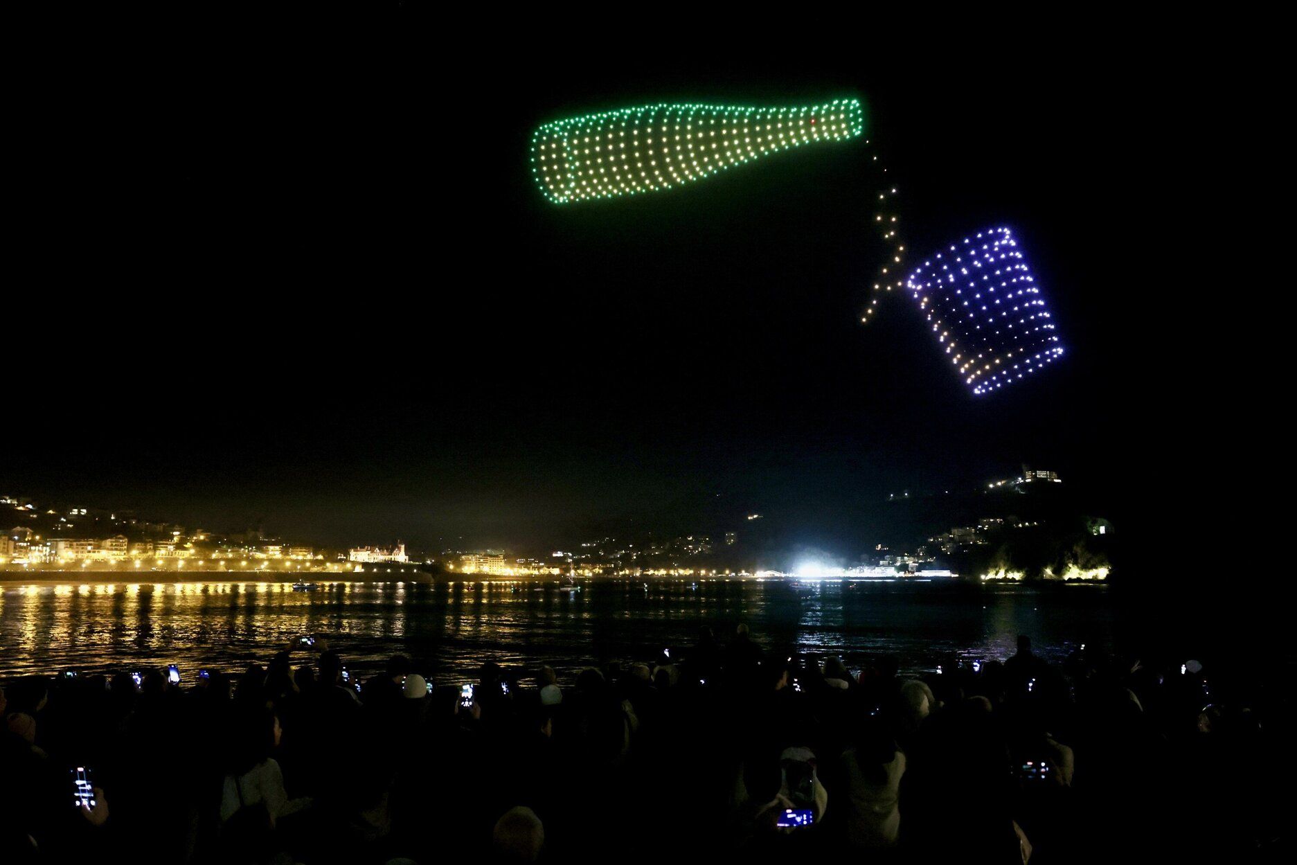 Espectacular encendido de las luces de Navidad en Donostia
