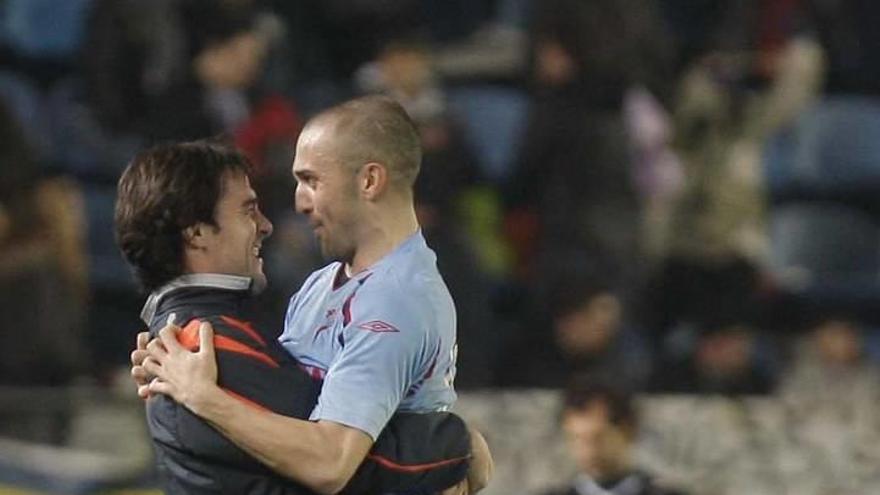 Aritz Garai (i) y Cristian Bustos celebran el pase a cuartos.