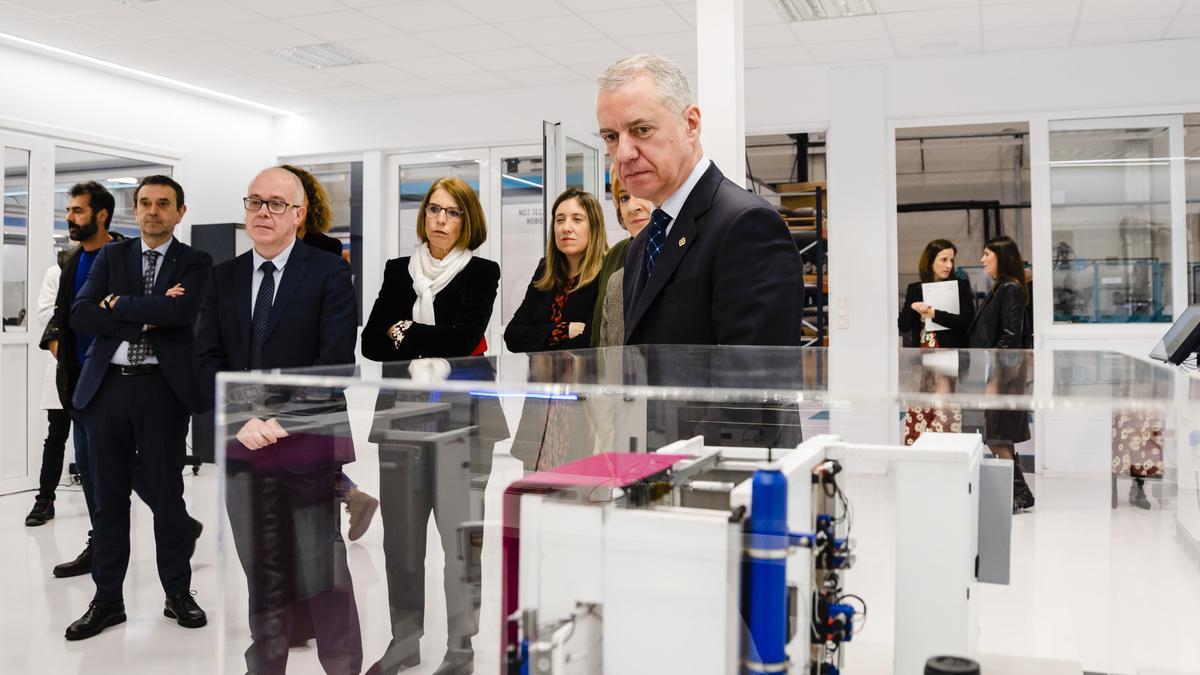 Urkullu, durante su visita al centro tecnológico Lortek de Ordizia.