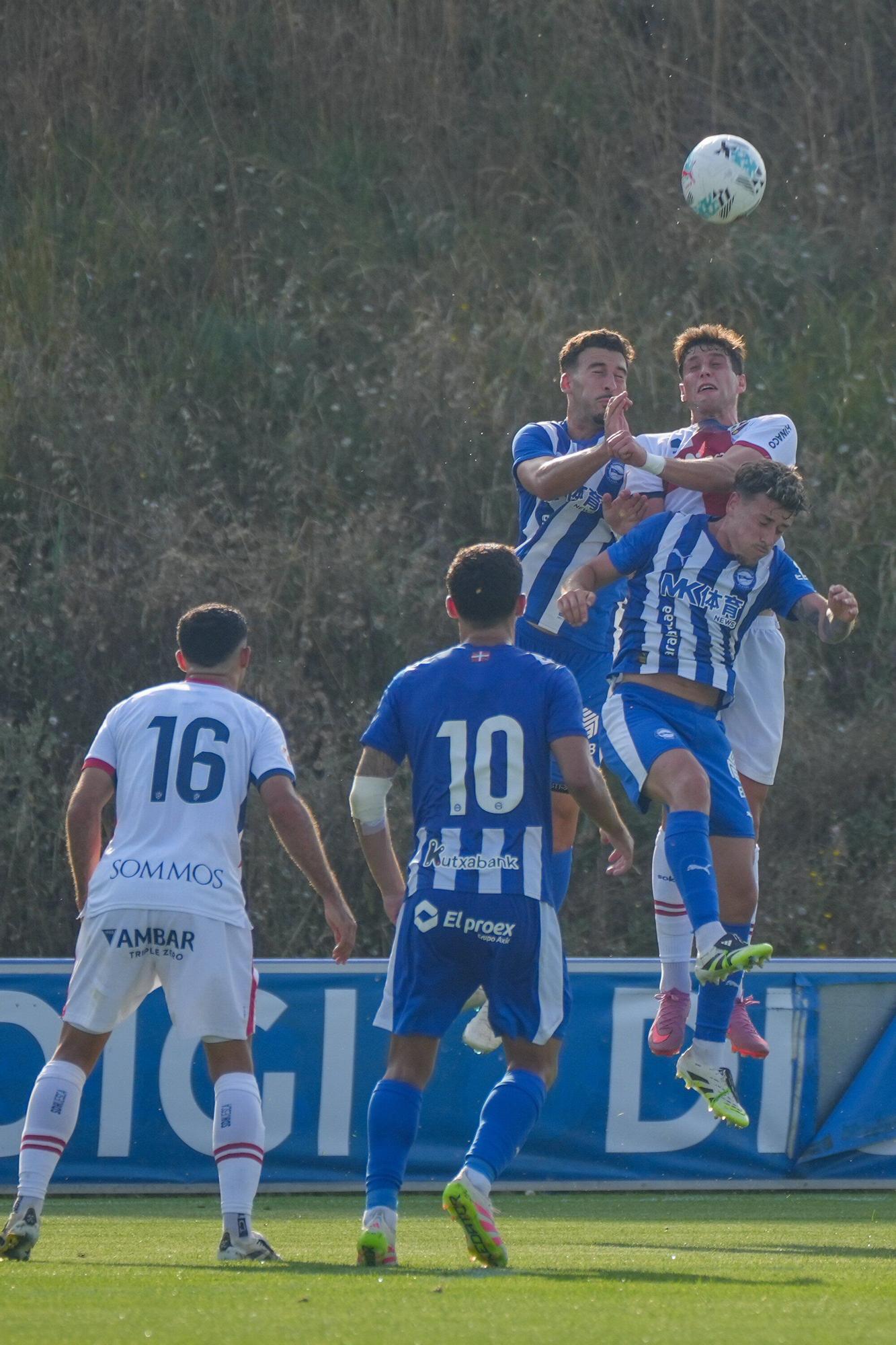 En imágenes: El Alavés pierde contra el Huesca en pretemporada (0-1)