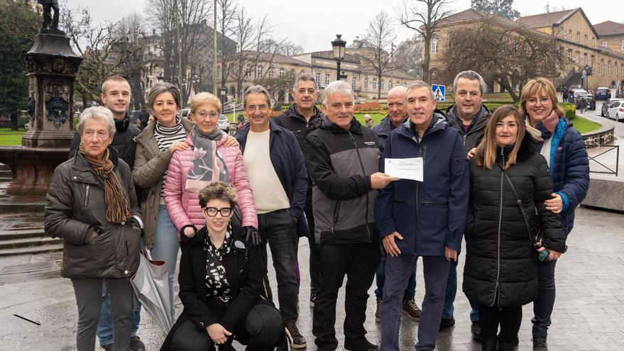 ELA gaixotasunaren aldeko dirua bildu dute Marijesiek